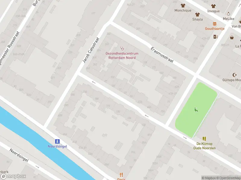 Ambulance met grote spoed naar de Rembrandtstraat in Rotterdam