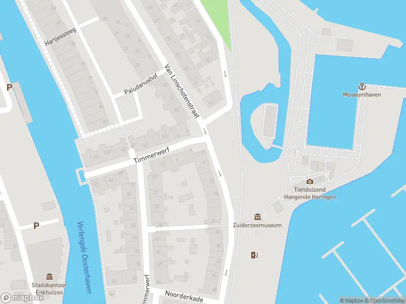 Ambulance met gepaste spoed naar de Noorder Wierdijk in Enkhuizen