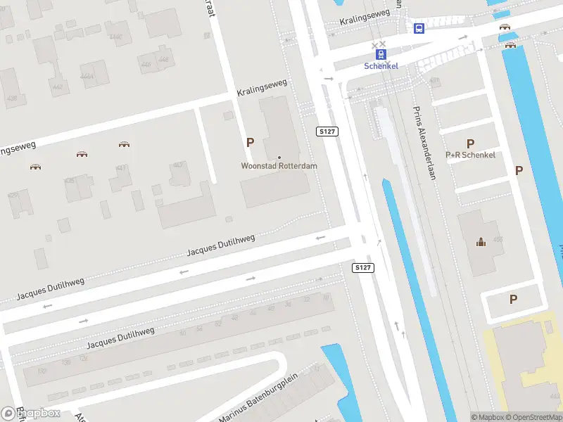 Ambulance met grote spoed naar de Kralingseweg in Rotterdam