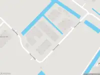 Politie met grote spoed naar de Chemieweg in Uithoorn vanwege voertuigen te water