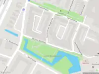 Ambulance met grote spoed naar de Herman van den Berghstraat in Haarlem