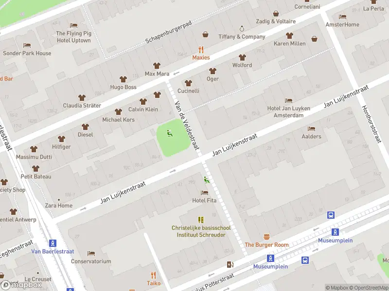 Ambulance met gepaste spoed naar de Van de Veldestraat in Amsterdam
