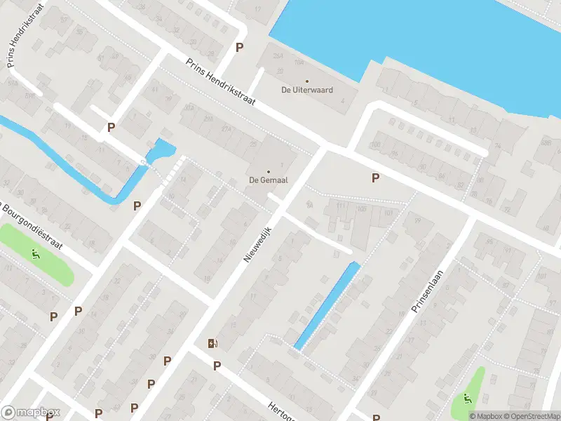 Ambulance met grote spoed naar de Nieuwedijk in Alphen aan den Rijn
