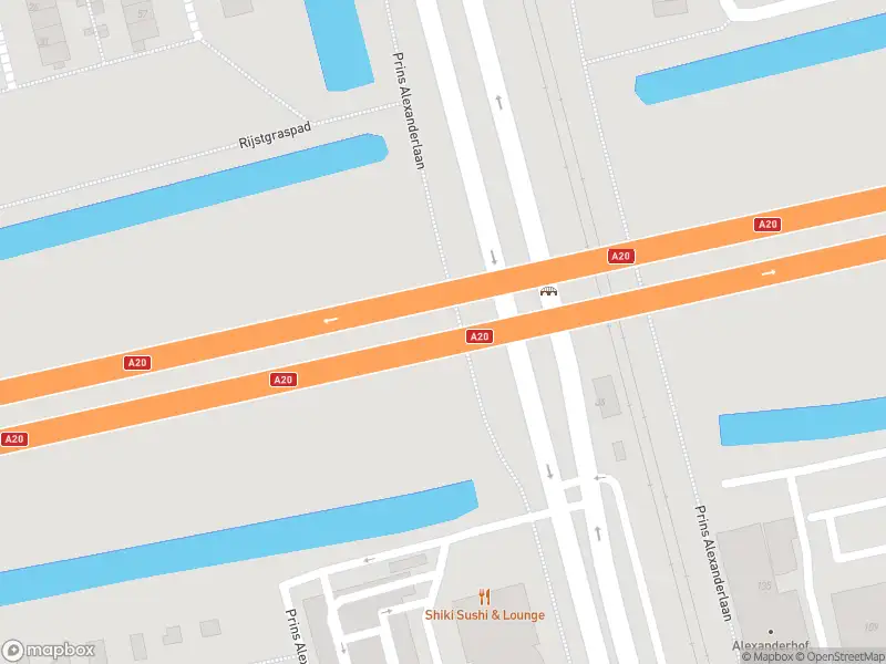 Ambulance met grote spoed naar de Prins Alexanderlaan in Rotterdam