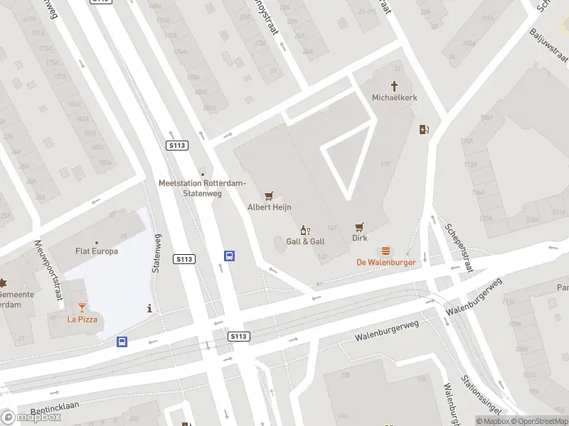 Ambulance met gepaste spoed naar de Bentinckplein in Rotterdam
