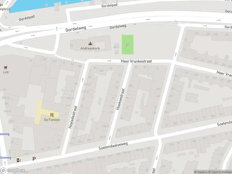 Ambulance met grote spoed naar de Hoeksestraat in Rotterdam