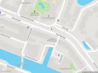 Ambulance met grote spoed naar de Oostzeedijk in Rotterdam