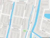 Ambulance met grote spoed naar de Zwijnsbergenweg in Rotterdam