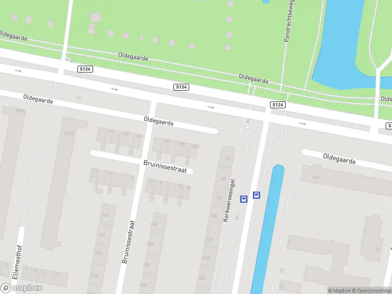 Ambulance met grote spoed naar de Oldegaarde in Rotterdam