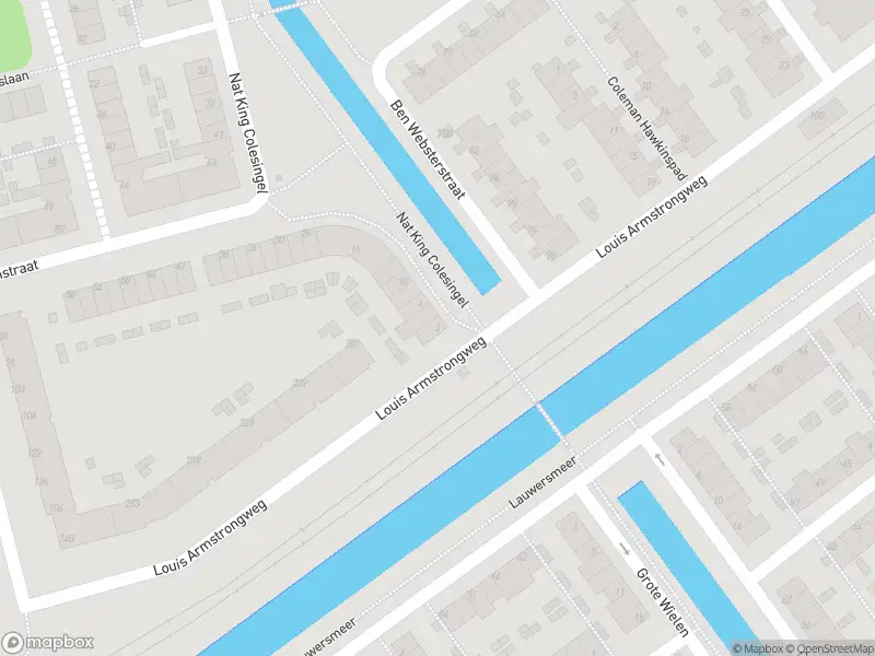 Ambulance met gepaste spoed naar de Duke Ellingtonstraat in Rotterdam