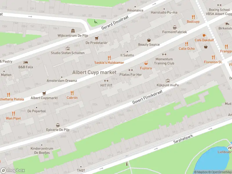 Ambulance met grote spoed naar de Tweede Jan van der Heijdenstraat in Amsterdam