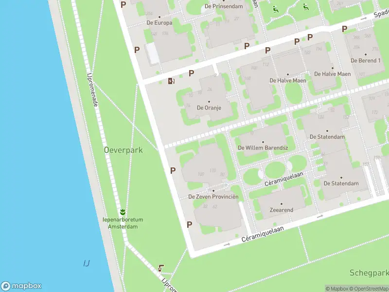 Ambulance met grote spoed naar de Overhoeksparklaan in Amsterdam