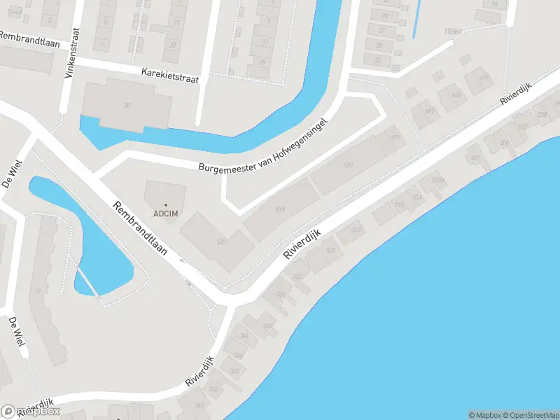 Ambulance met grote spoed naar de Rivierdijk in Sliedrecht