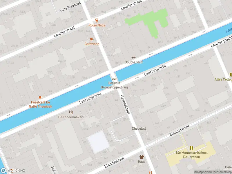 Ambulance met grote spoed naar de Laurierstraat in Amsterdam