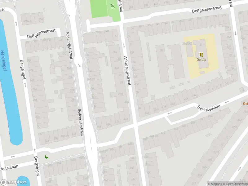 Ambulance met grote spoed naar de Ackersdijkstraat in Rotterdam