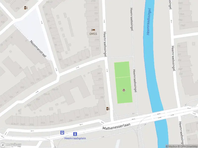 Ambulance met gepaste spoed naar de Heemraadssingel in Rotterdam