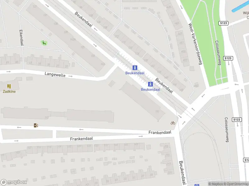 Ambulance met grote spoed naar de Beukendaal in Rotterdam