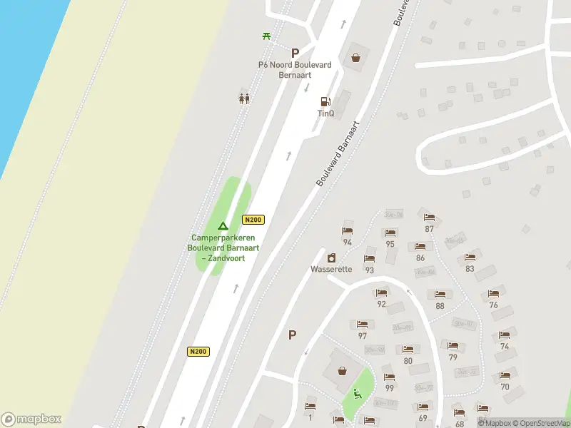 Ambulance met grote spoed naar de Boulevard Barnaart in Zandvoort