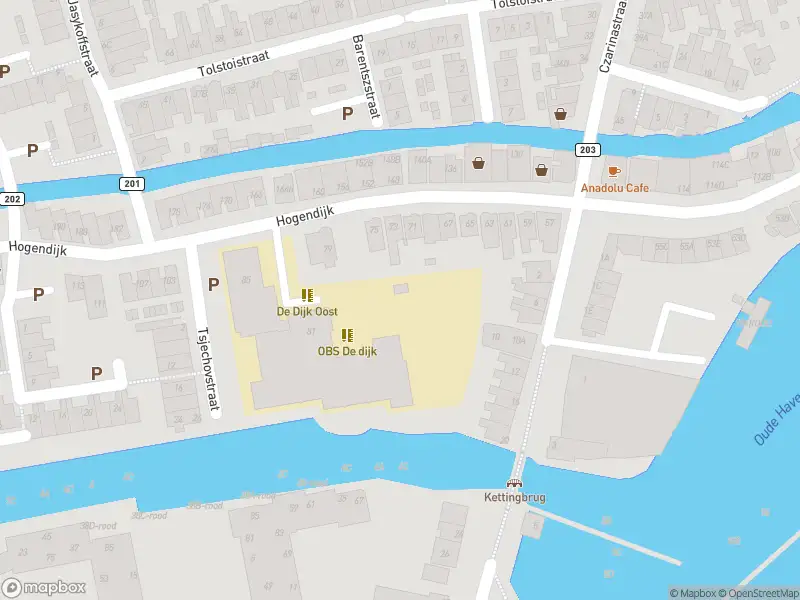 Ambulance met grote spoed naar de Czaar Peterstraat in Zaandam