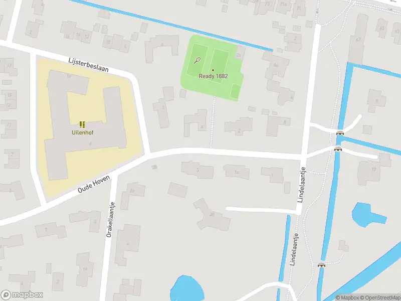 Ambulance met grote spoed naar de Oude Hoven in Gorinchem