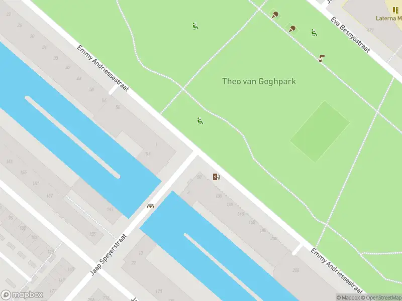 Ambulance met grote spoed naar de Eva Besnyöstraat in Amsterdam