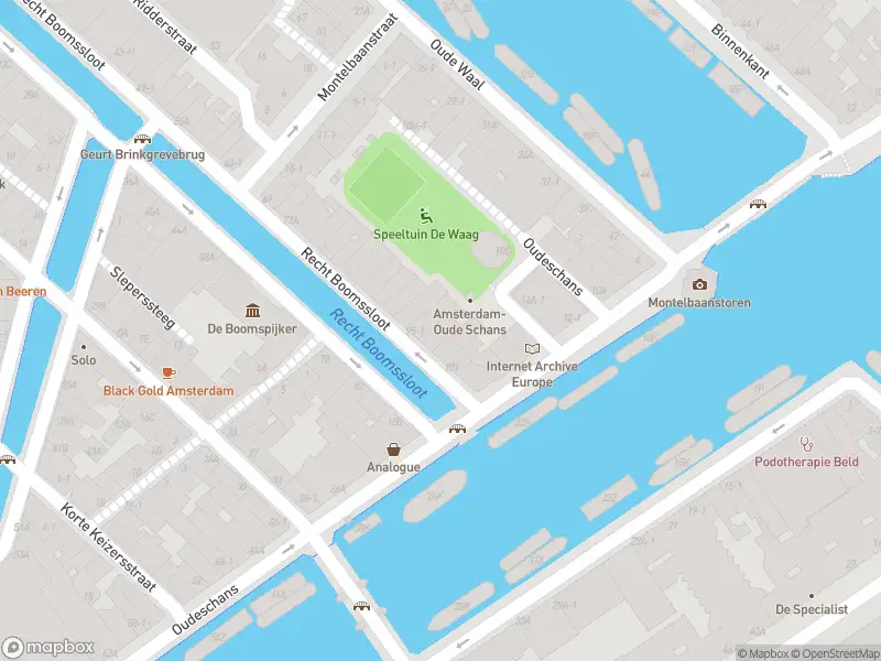 Brandweer met gepaste spoed naar de Recht Boomssloot in Amsterdam