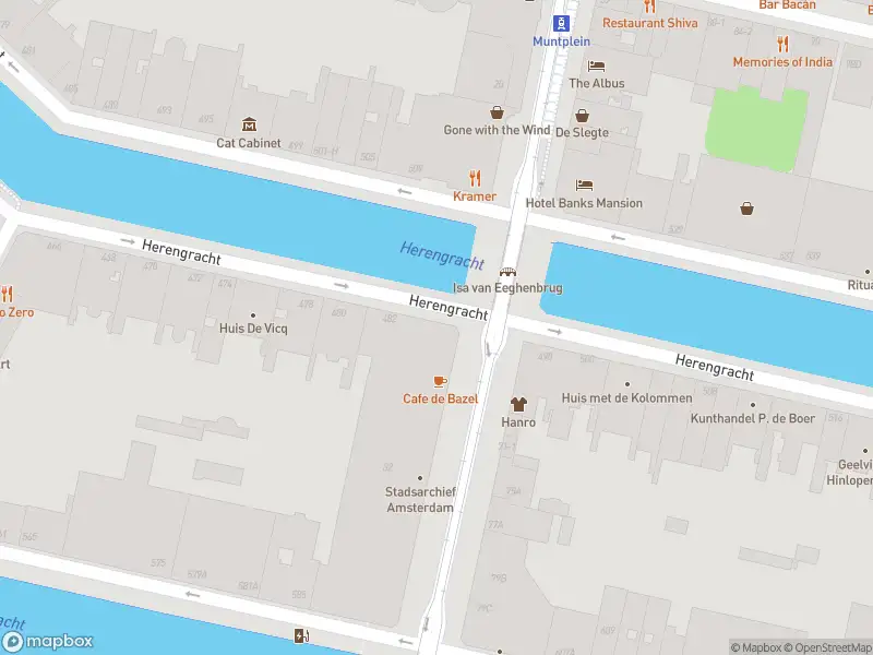 Ambulance met grote spoed naar de Vijzelstraat in Amsterdam