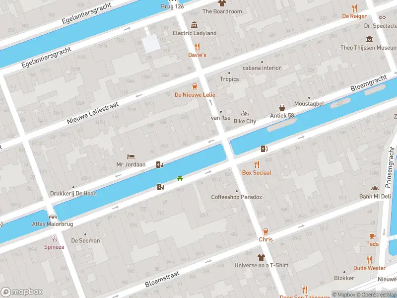 Ambulance met gepaste spoed naar de Bloemgracht in Amsterdam