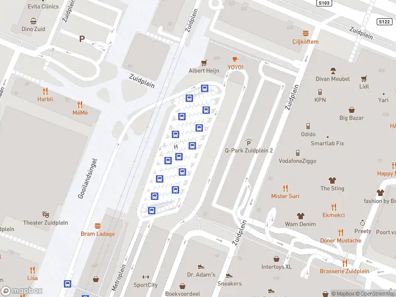 Ambulance met grote spoed naar de Zuidplein in Rotterdam