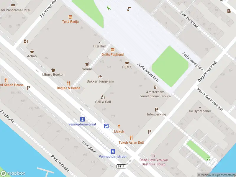 Ambulance met grote spoed naar de Erich Salomonstraat in Amsterdam