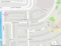 Ambulance met grote spoed naar de Oostakkerstraat in Amsterdam