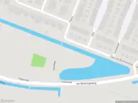 Ambulance met grote spoed naar de Gijsbrecht van Aemstelstraat in Ouderkerk aan de Amstel