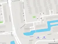 Ambulance met grote spoed naar de Heijermansplein in Schiedam