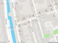 Ambulance met grote spoed naar de Van Oldenbarneveltstraat in Rotterdam