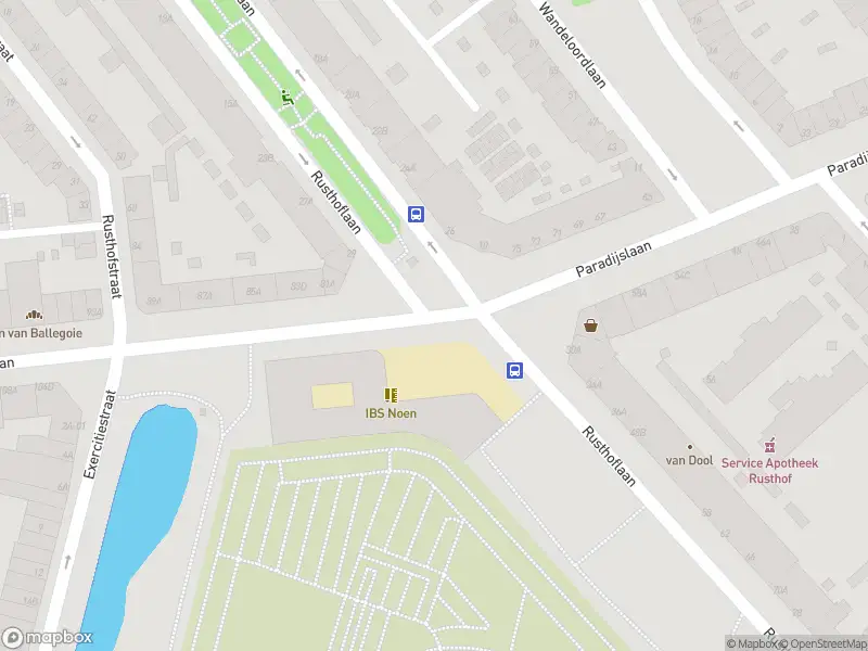 Ambulance met grote spoed naar de Paradijsplein in Rotterdam