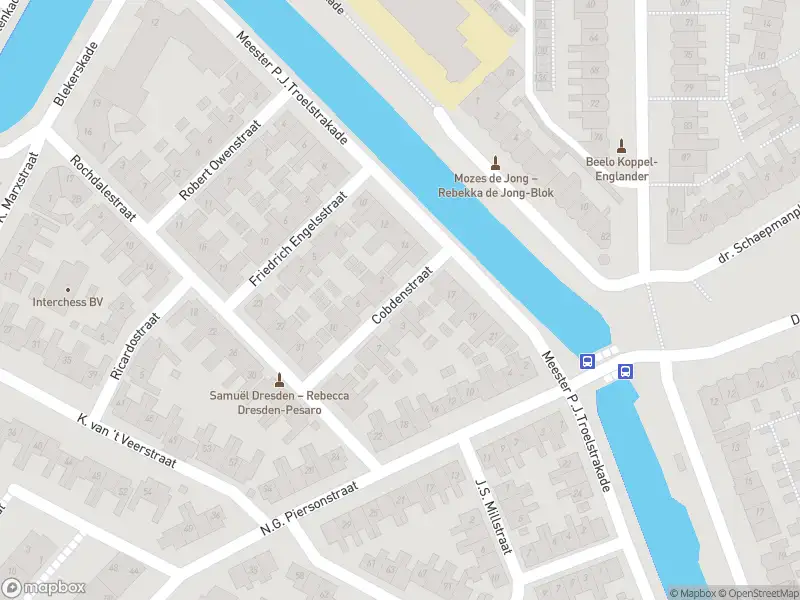 Ambulance met gepaste spoed naar de Cobdenstraat in Alkmaar