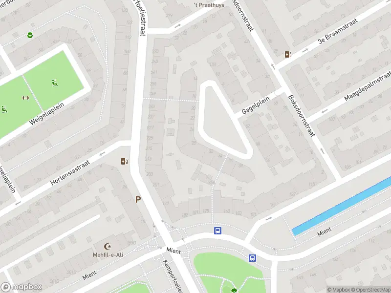 Ambulance met gepaste spoed naar de Larixstraat in 's-Gravenhage