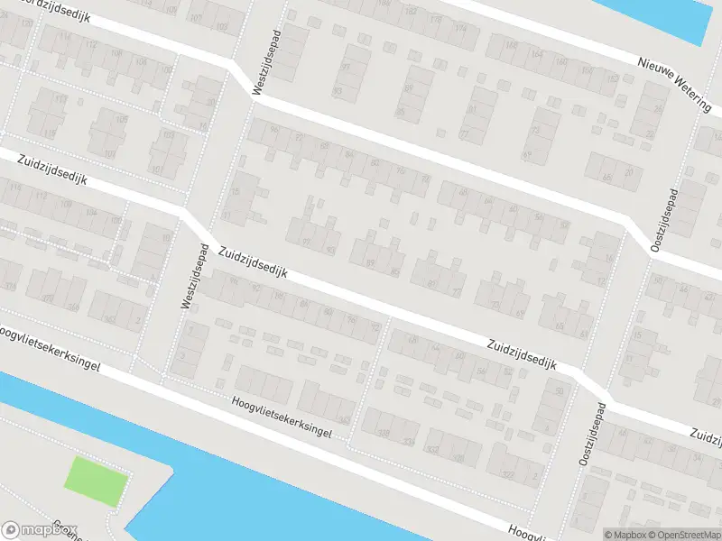 Ambulance met grote spoed naar de Zuidzijdsedijk in Hoogvliet Rotterdam