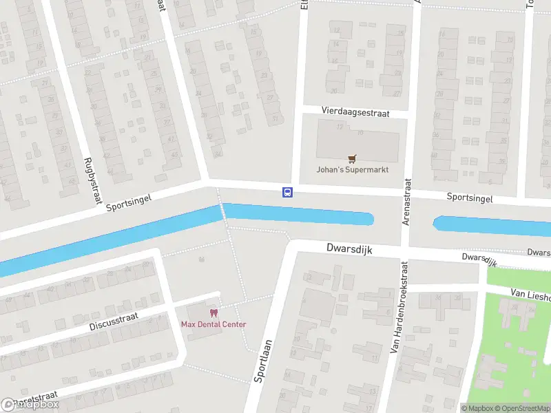 Ambulance met grote spoed naar de Sportsingel in Rotterdam