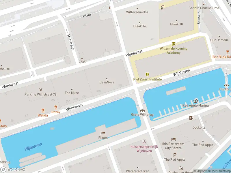 Ambulance met gepaste spoed naar de Wijnhaven in Rotterdam