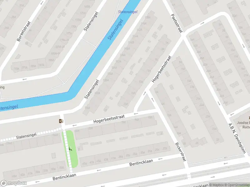 Ambulance met gepaste spoed naar de Hogerbeetsstraat in Rotterdam