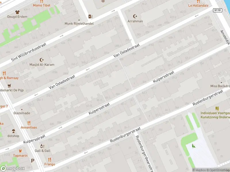 Ambulance met grote spoed naar de Dora Tamanaplein in Amsterdam