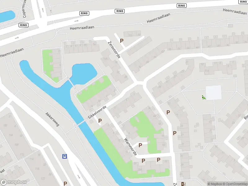 Ambulance met grote spoed naar de Sikkelvoorde in Spijkenisse