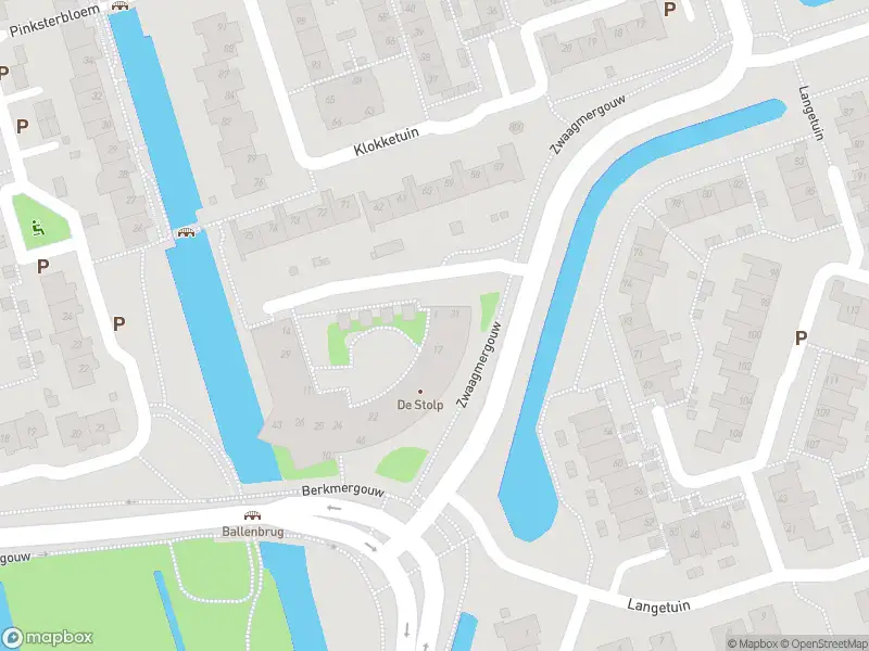 Ambulance met grote spoed naar de De Trekvaart in Zwaag