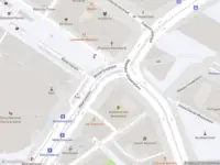 Politie met grote spoed naar de Waterlooplein in Amsterdam