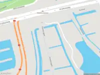 Ambulance met grote spoed naar de Vlaardingsekade in Schipluiden