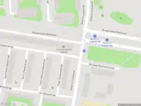 Ambulance met grote spoed naar de Nicolaas Ruychaverstraat in Amsterdam