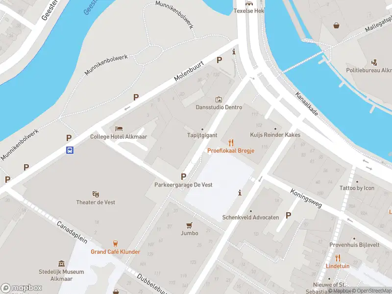 Ambulance met gepaste spoed naar de Paternosterstraat in Alkmaar