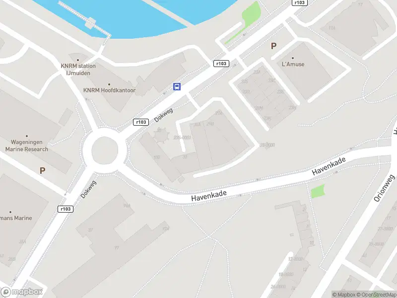 Ambulance met grote spoed naar de Dokweg in IJmuiden