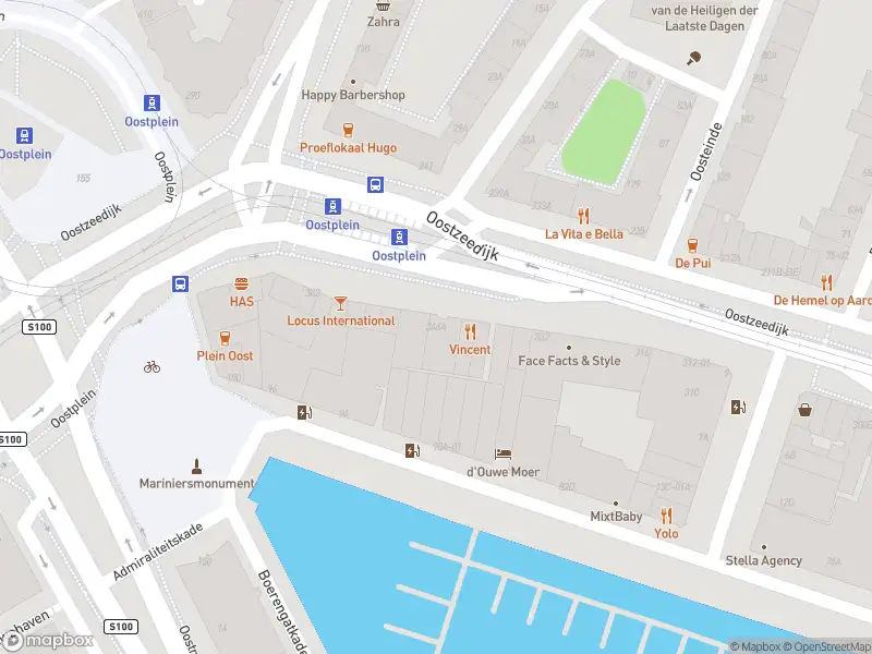 Ambulance met grote spoed naar de Oostzeedijk in Rotterdam